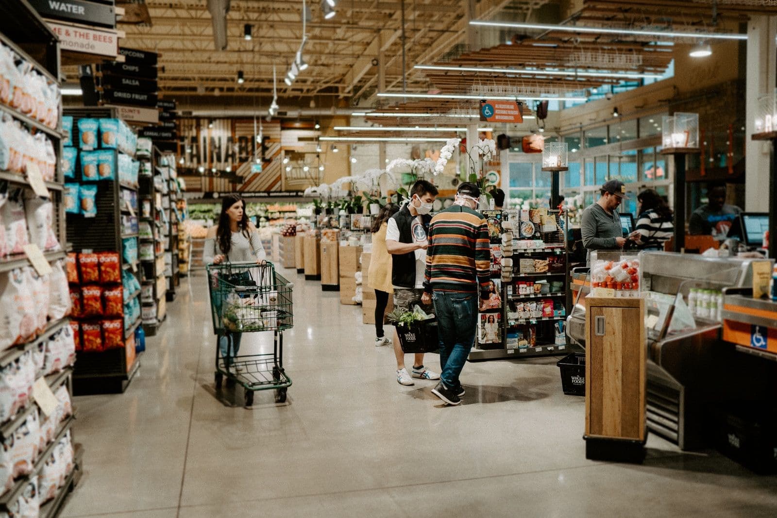 How to Choose a Health Food Store (In Person or Online)